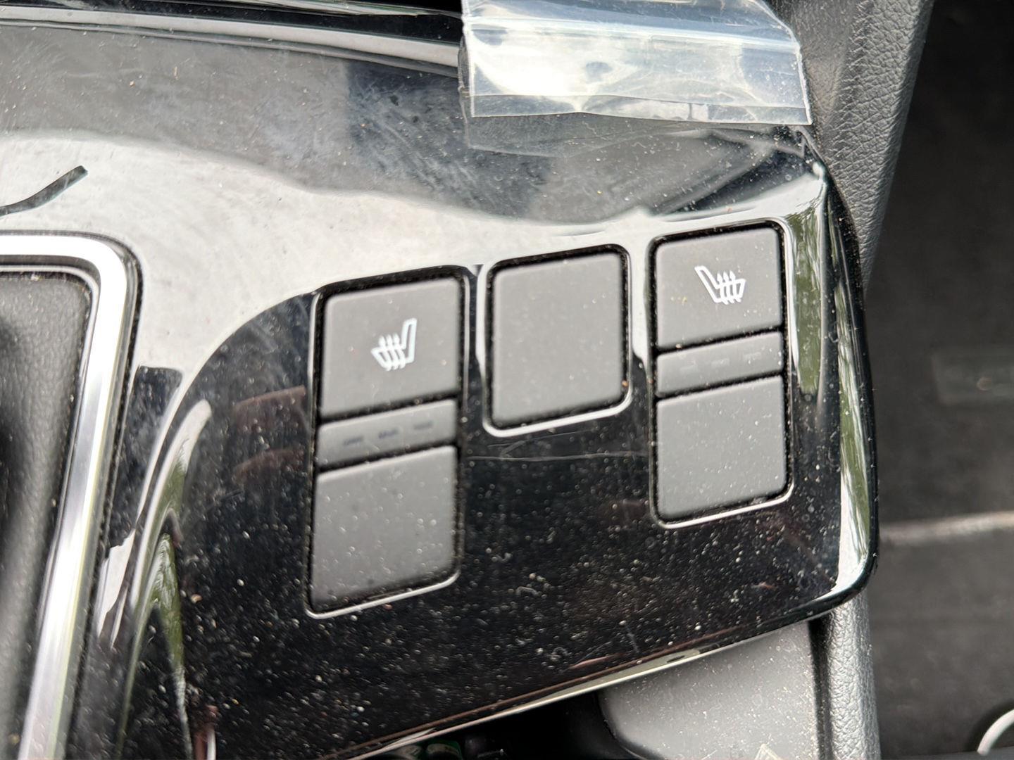 Used 2025 Gravity Gray Kia EX image 4
