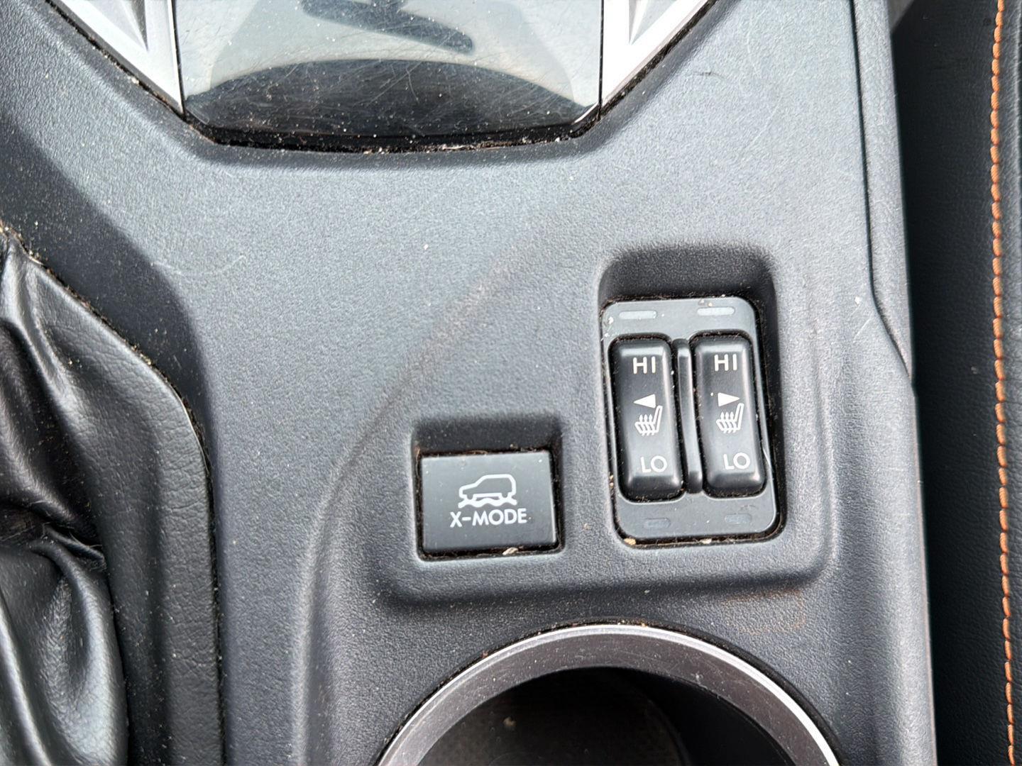 Used 2018 Ice Silver Metallic Subaru Limited image 3