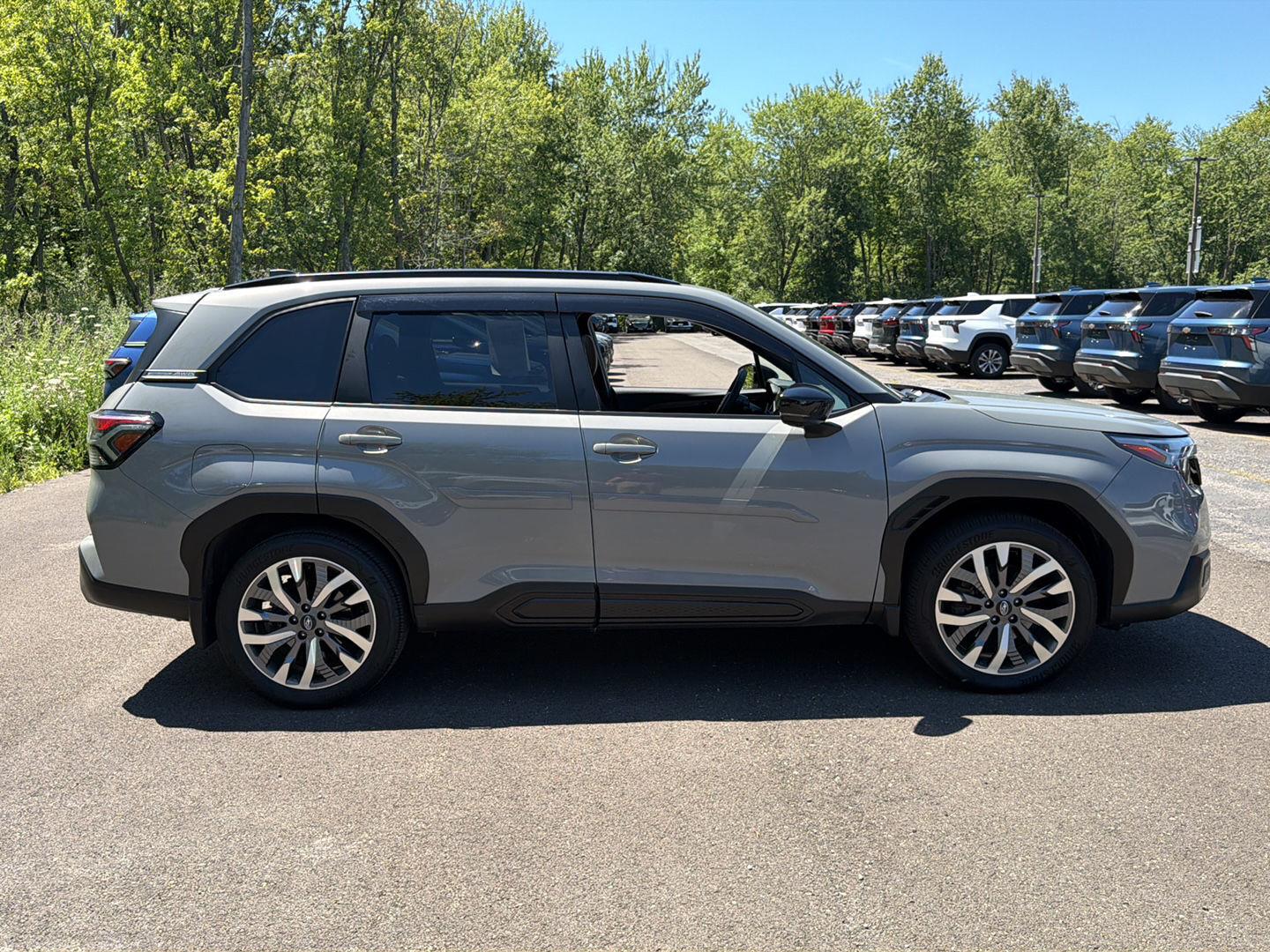 Used 2025 River Rock Pearl Subaru Touring image 5