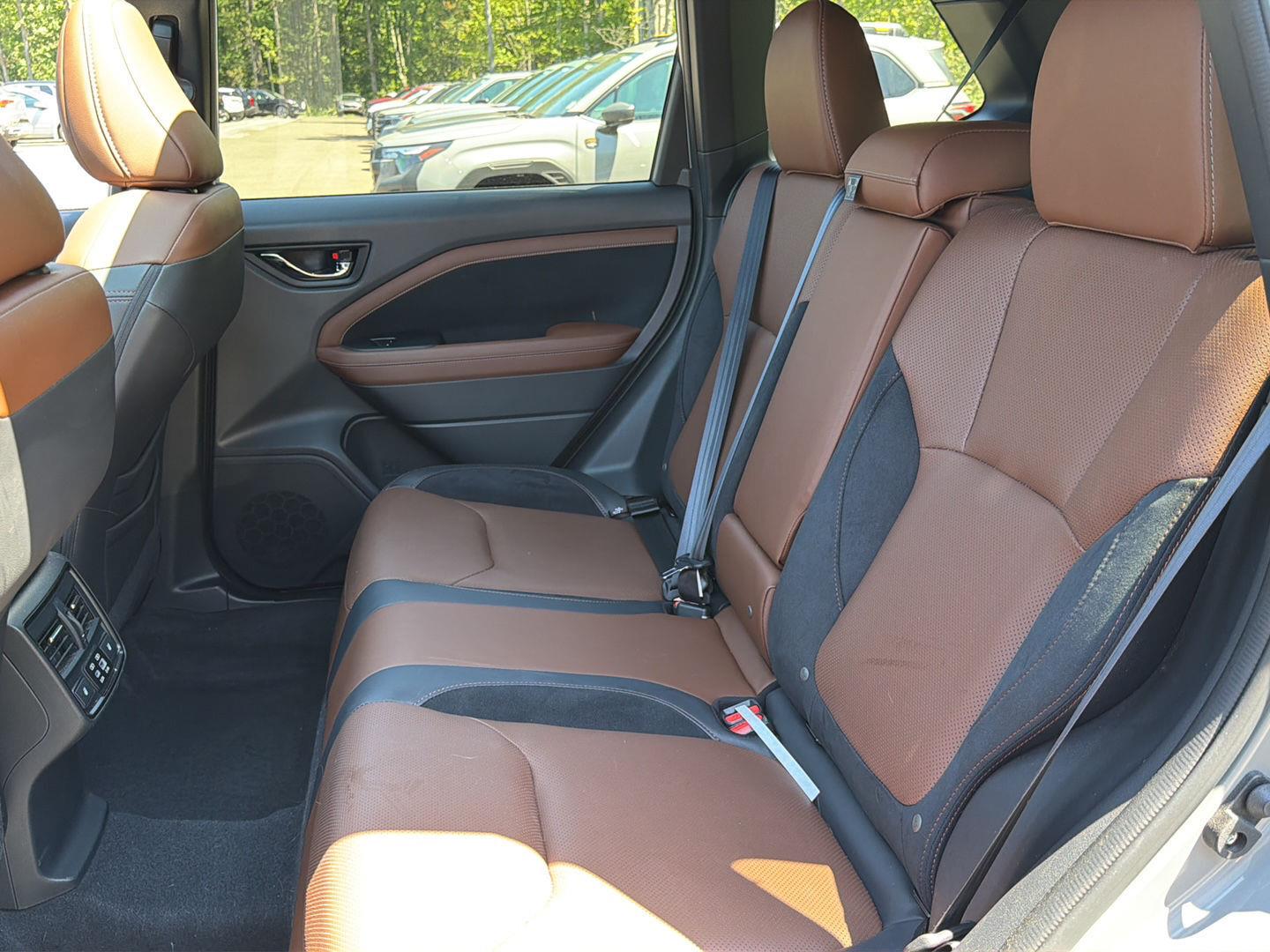 Used 2025 River Rock Pearl Subaru Touring image 13