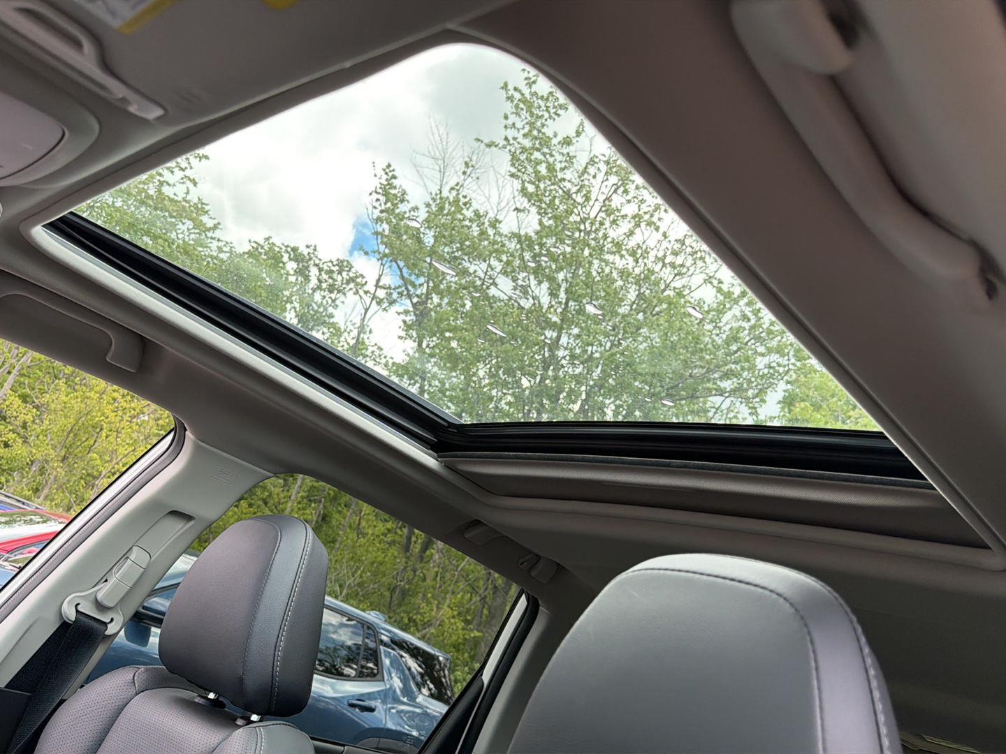Used 2024 Crystal White Pearl Subaru Limited image 3