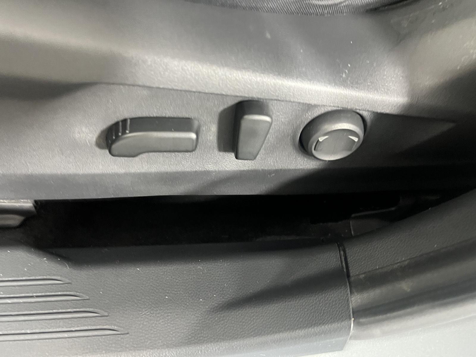 Used 2020 Ice Silver Metallic Subaru Premium image 32