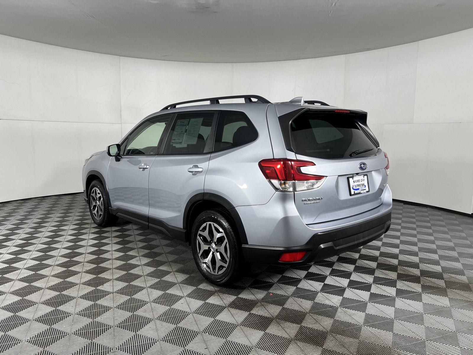 Used 2023 Ice Silver Metallic Subaru Premium image 23