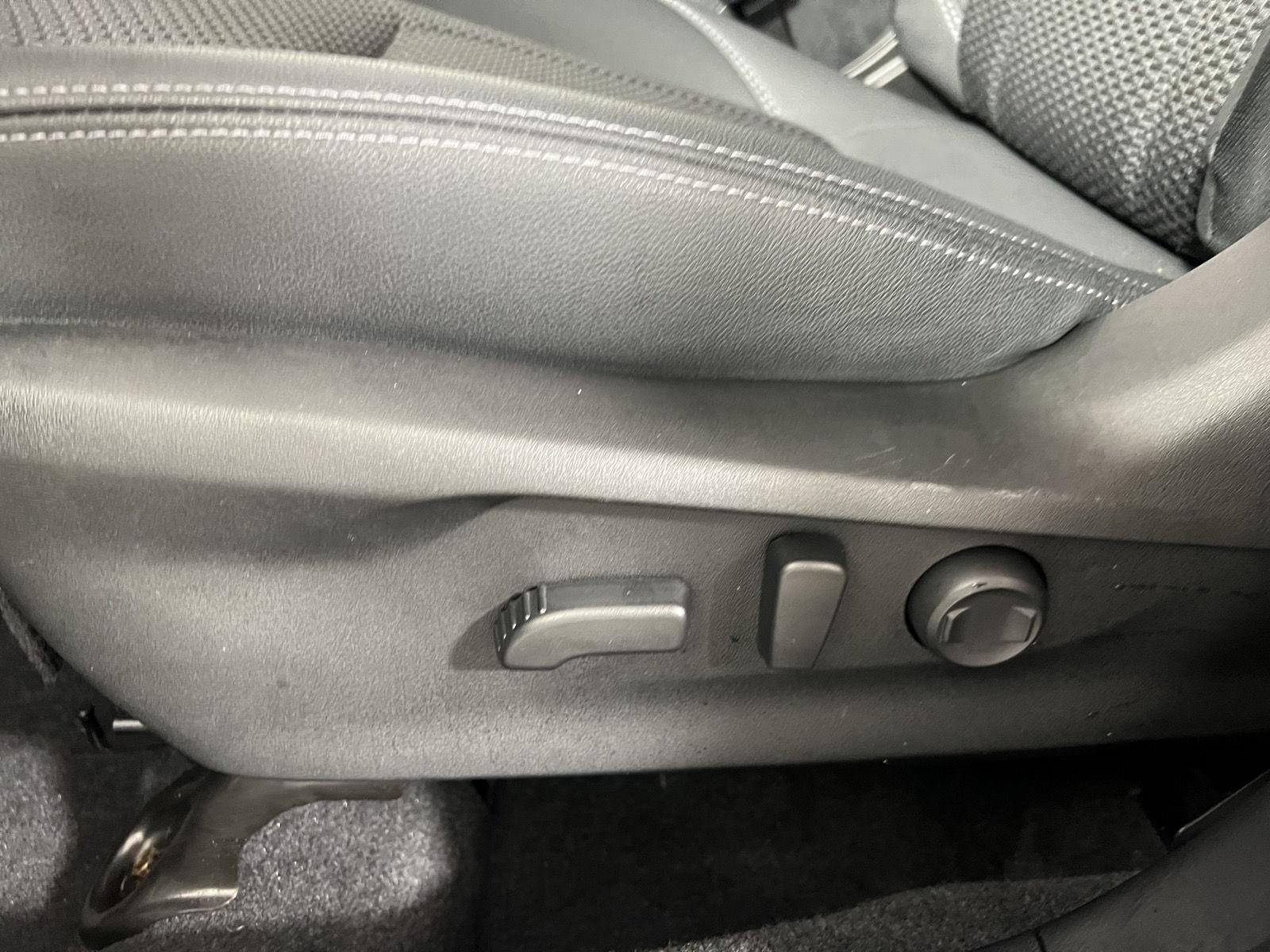 Used 2023 Ice Silver Metallic Subaru Premium image 35