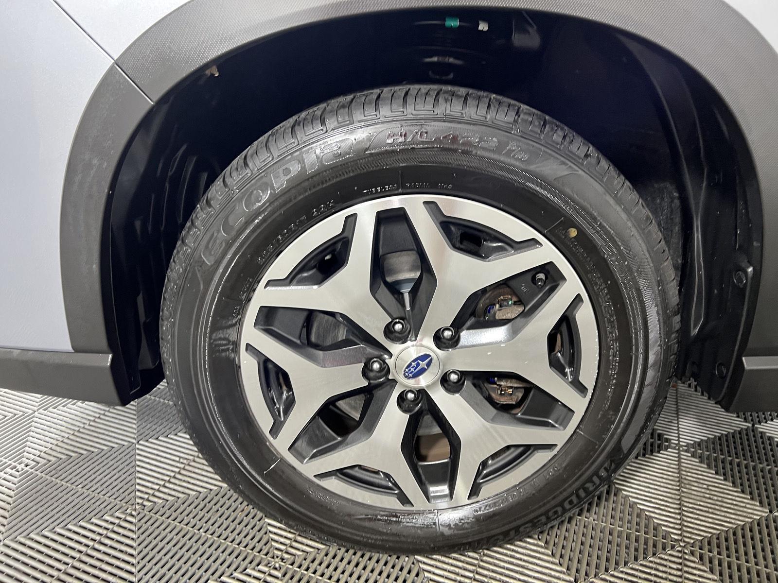 Used 2023 Ice Silver Metallic Subaru Premium image 41