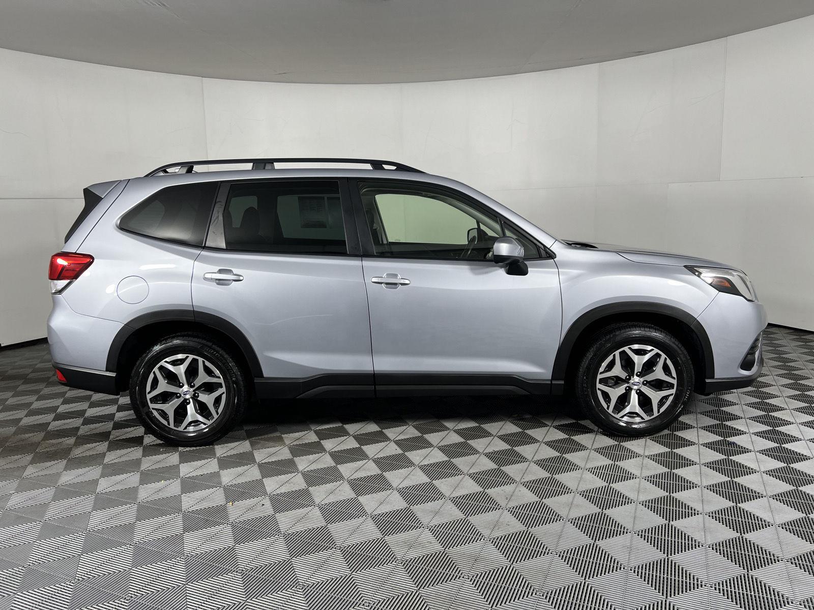 Used 2023 Ice Silver Metallic Subaru Premium image 44