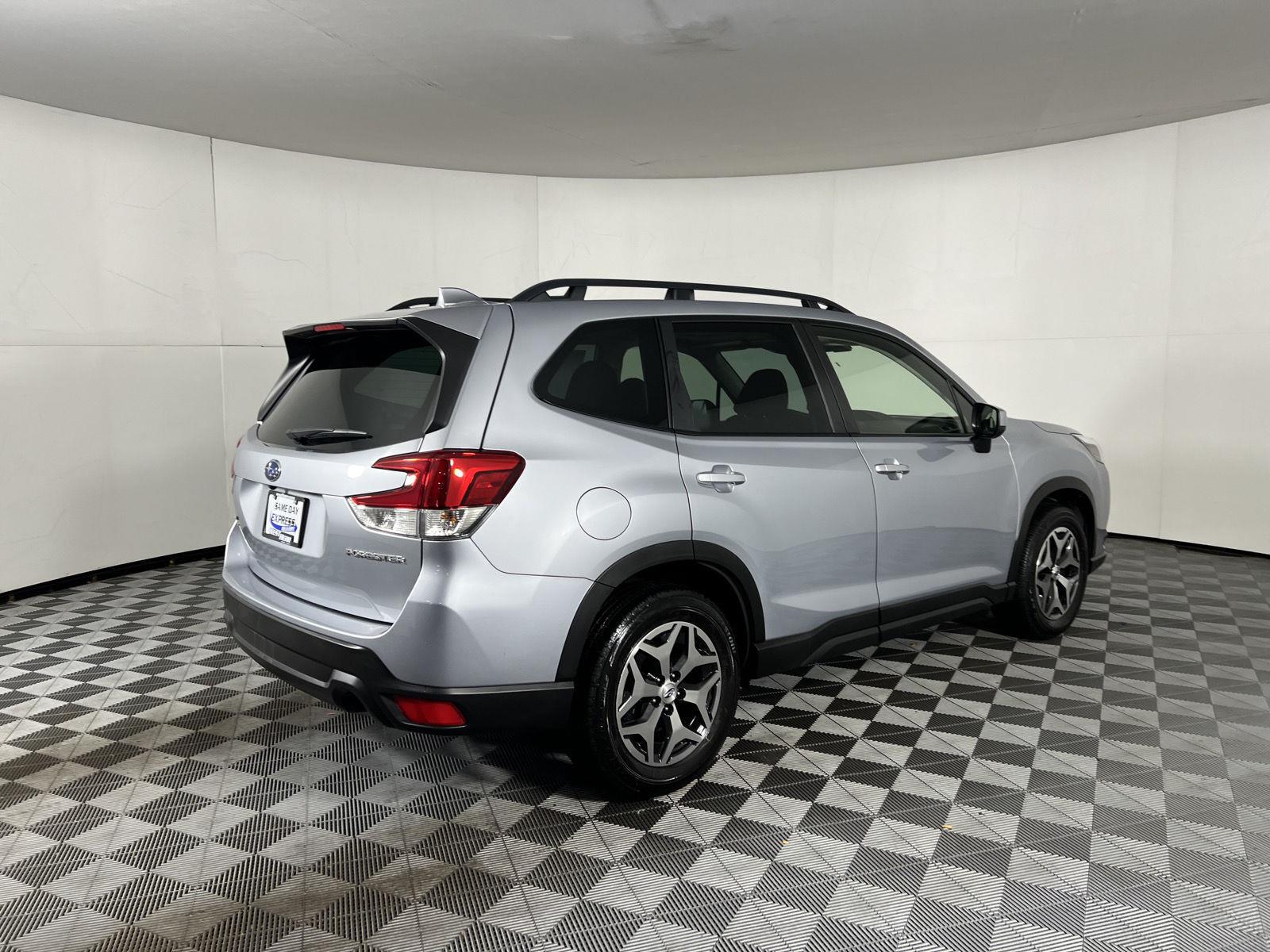 Used 2023 Ice Silver Metallic Subaru Premium image 45