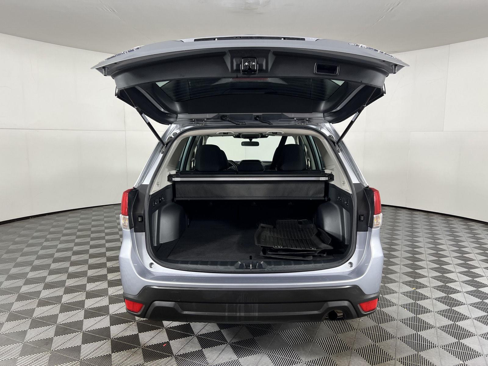 Used 2023 Ice Silver Metallic Subaru Premium image 46