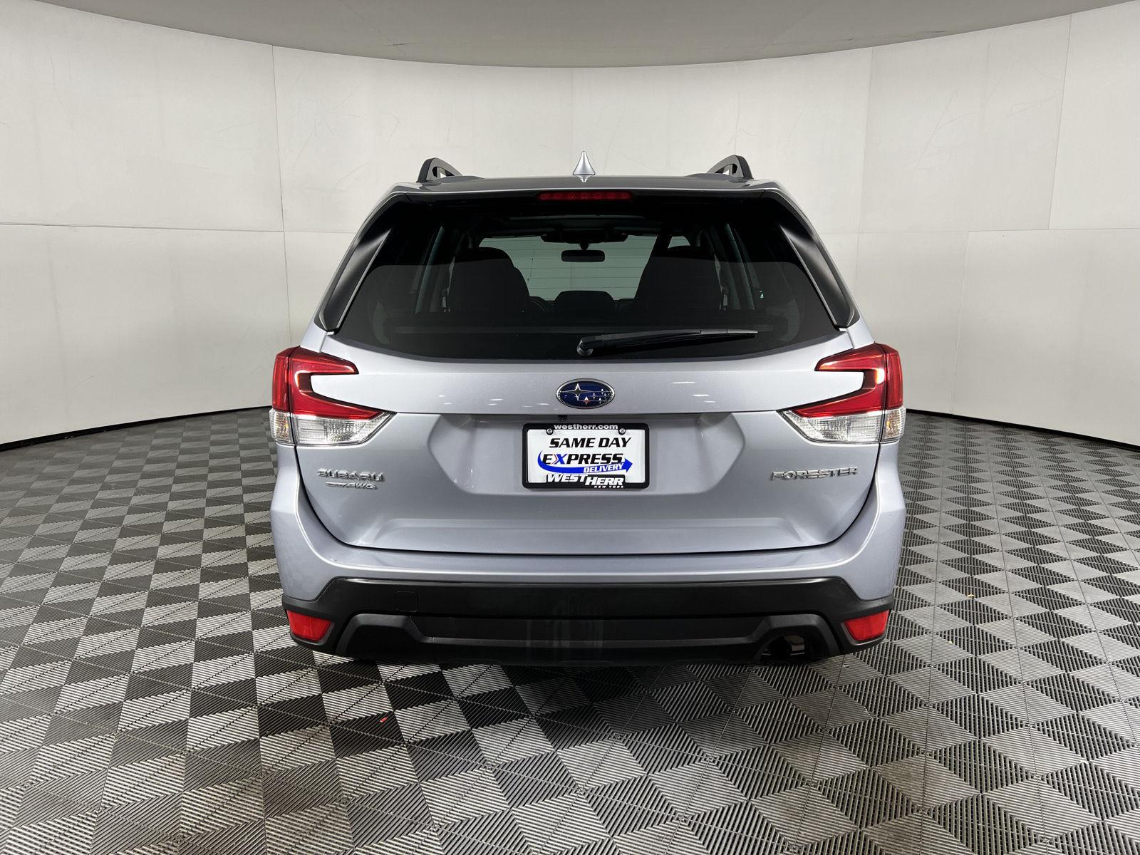 Used 2023 Ice Silver Metallic Subaru Premium image 47