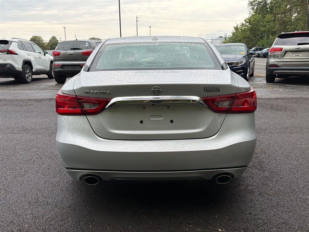 Used 2018 Brilliant Silver Nissan S image 9