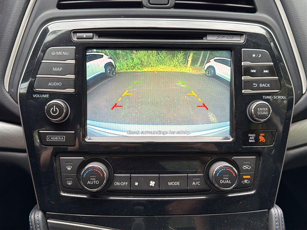 Used 2018 Brilliant Silver Nissan S image 4