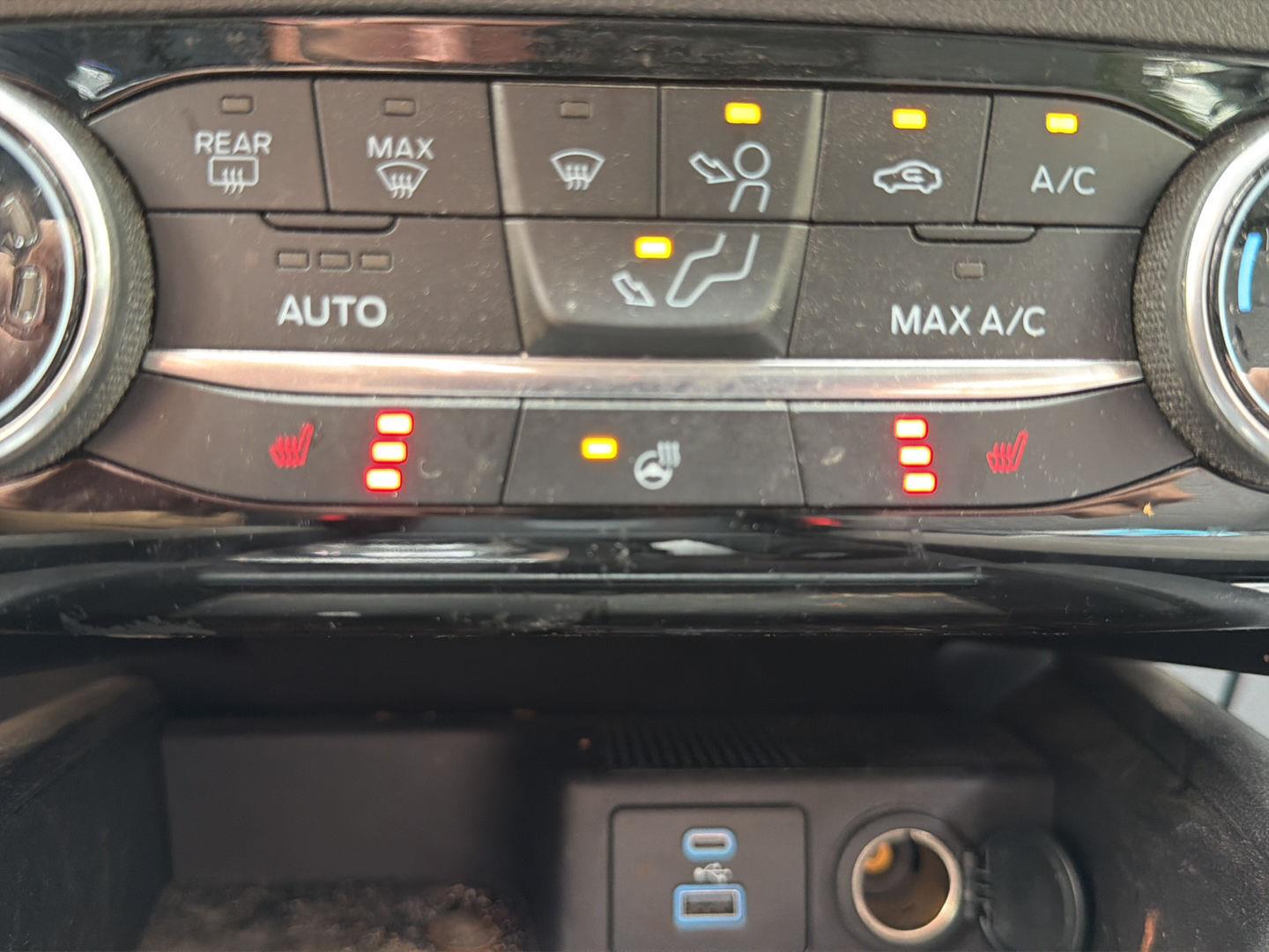 Used 2022 Atlas Blue Ford SE image 14