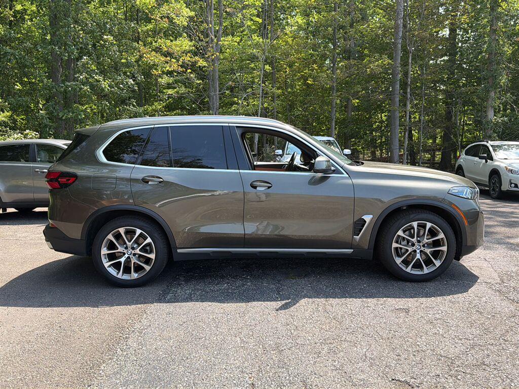 Used 2024 Manhattan Green Metallic BMW xDrive40i image 7