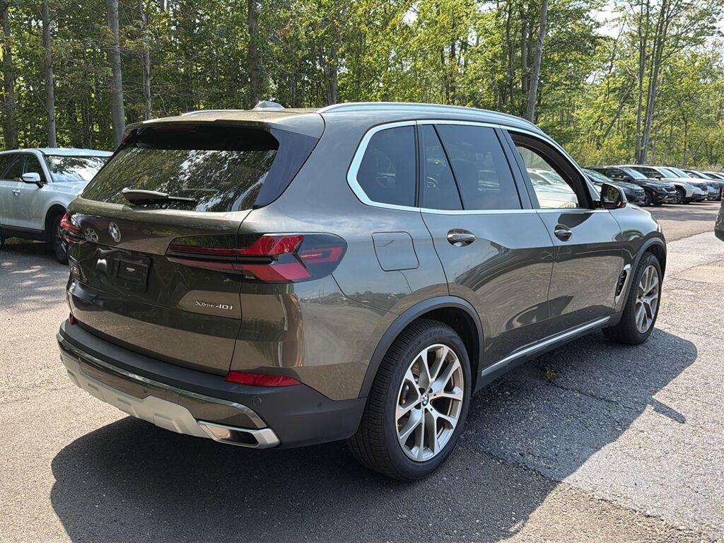 Used 2024 Manhattan Green Metallic BMW xDrive40i image 8