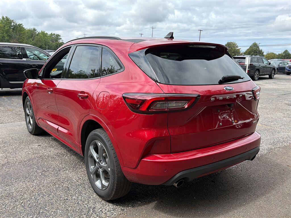 Used 2023 Rapid Red Metallic Tinted Clearcoat Ford ST-Line image 9