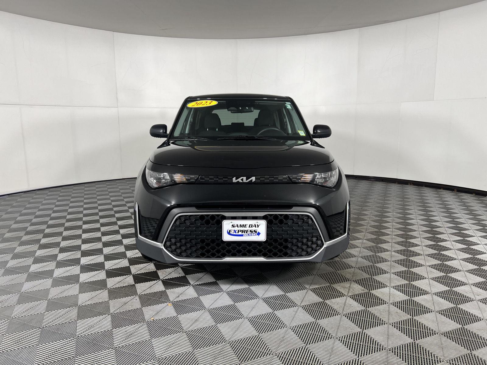 Used 2023 Fusion Black Kia LX image 21