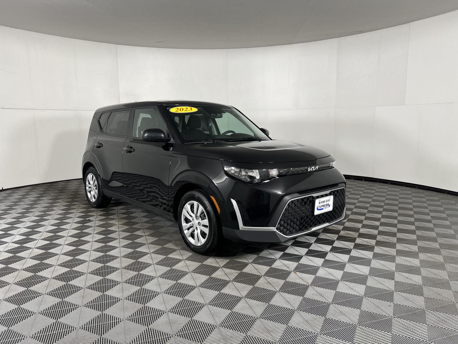 Used 2023 Fusion Black Kia LX image 24