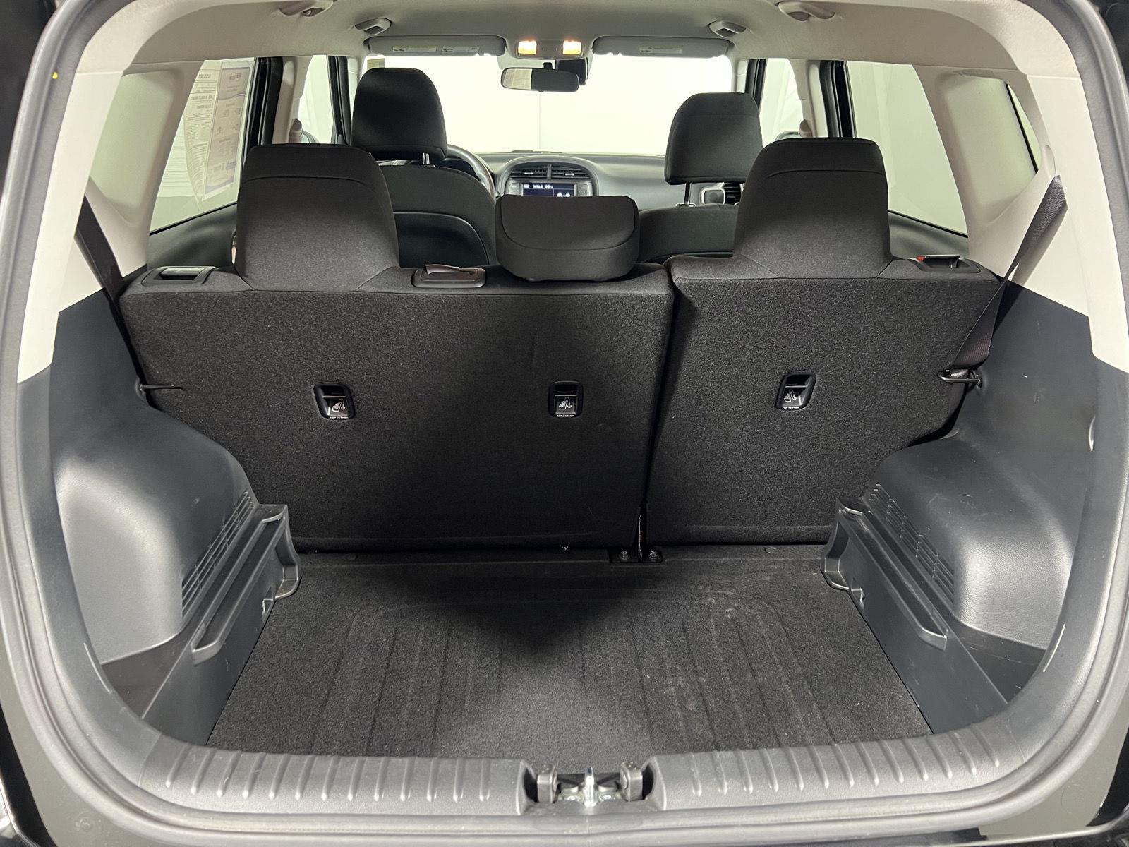 Used 2023 Fusion Black Kia LX image 18