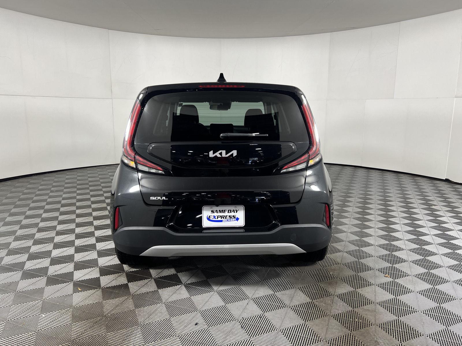 Used 2023 Fusion Black Kia LX image 19