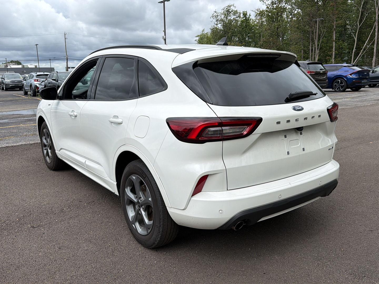 Used 2024 Star White Metallic Tri-Coat Ford ST-Line image 10