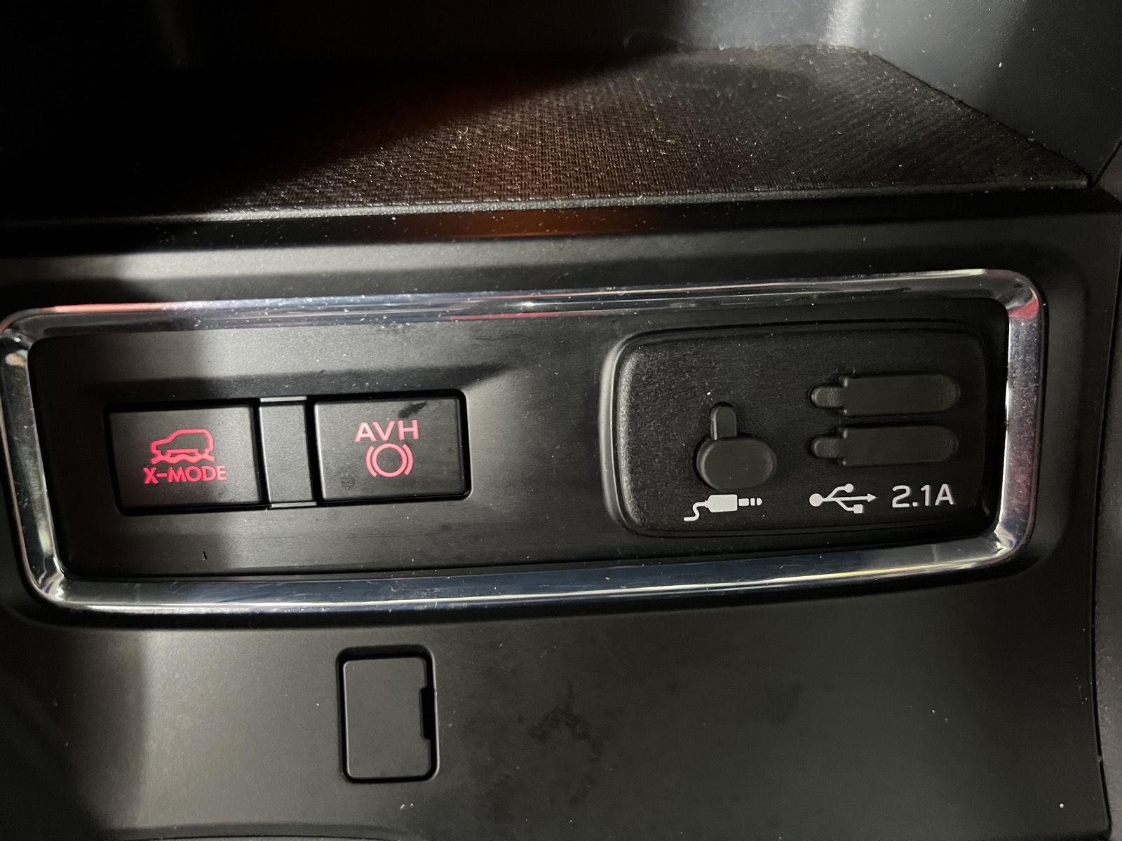 Used 2020 Ice Silver Metallic Subaru Limited image 26