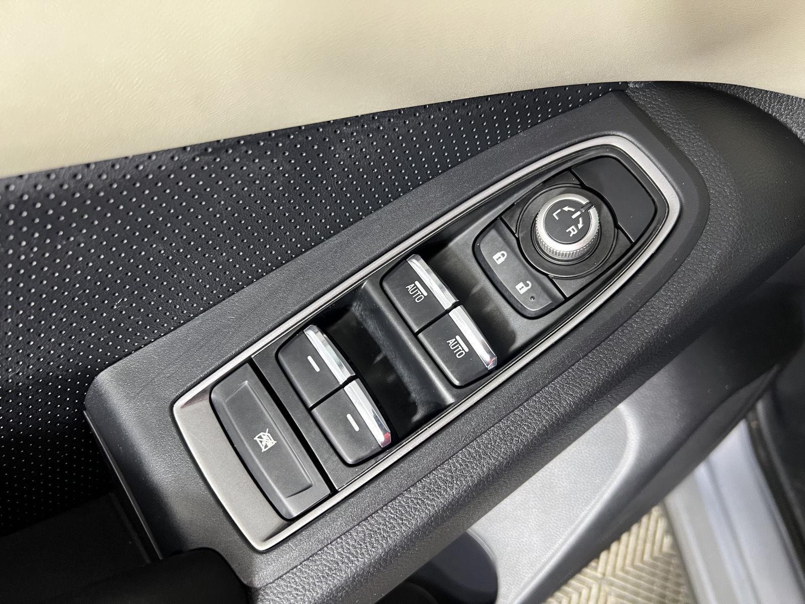 Used 2020 Ice Silver Metallic Subaru Limited image 35