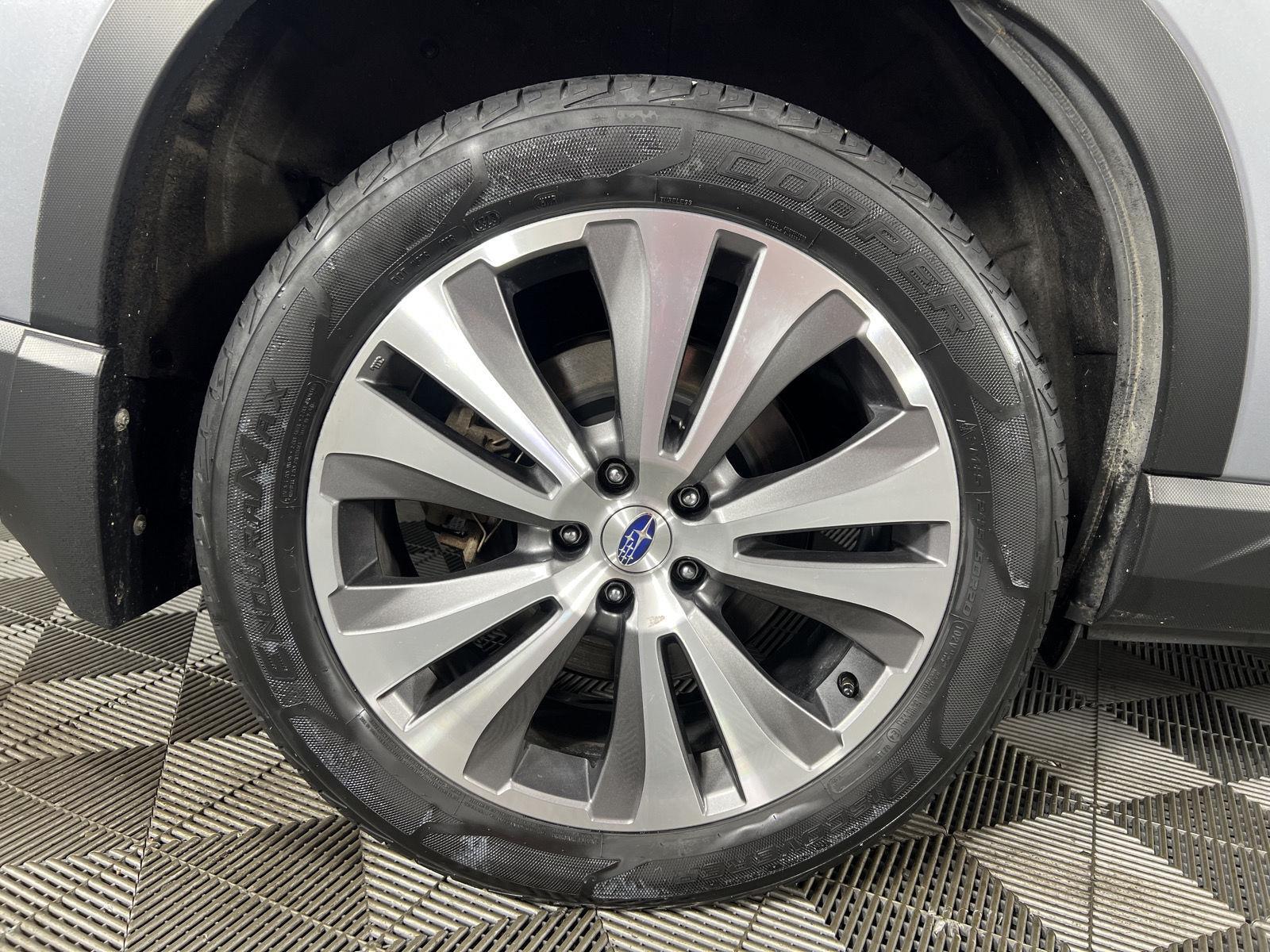 Used 2020 Ice Silver Metallic Subaru Limited image 43