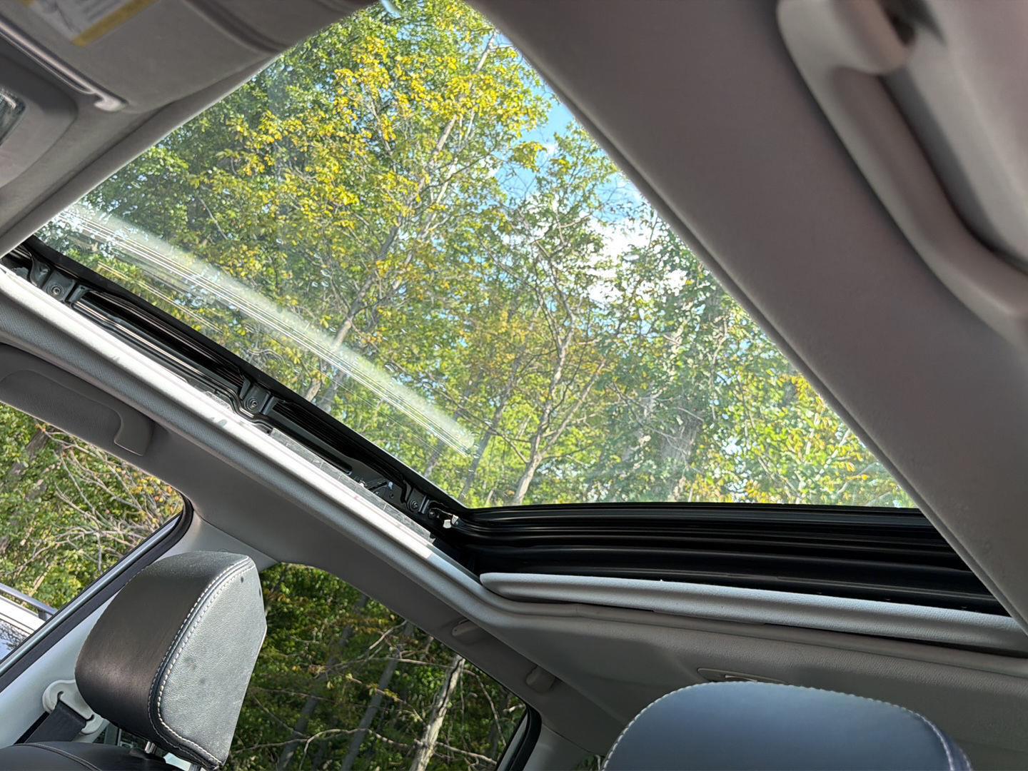 Used 2018 Ice Silver Metallic Subaru Limited image 3