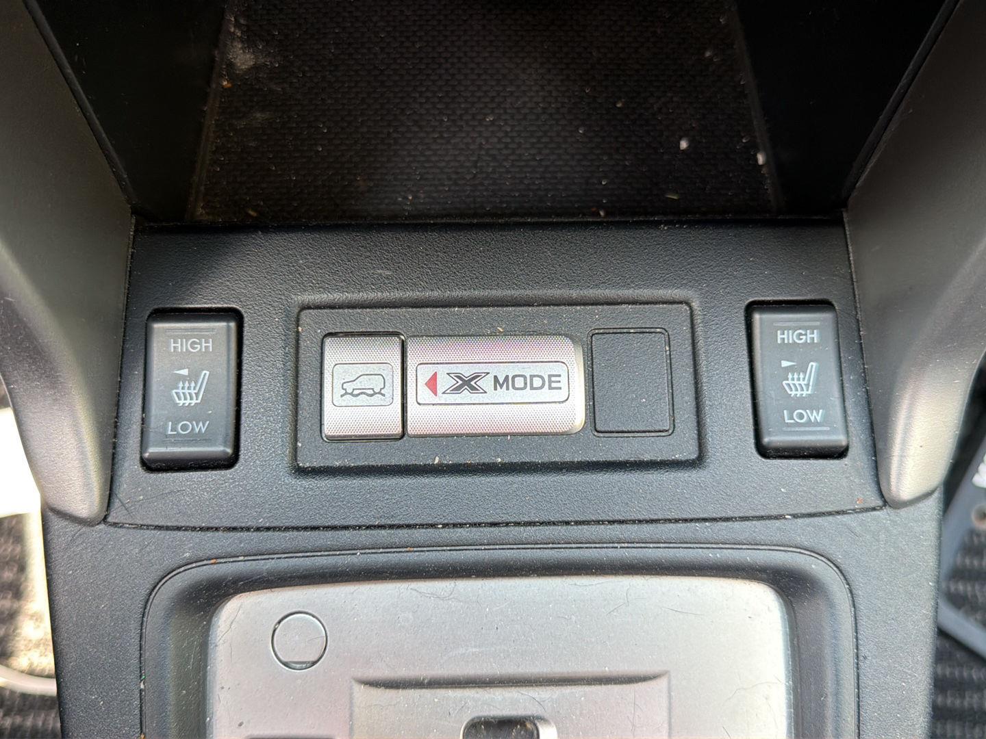 Used 2018 Ice Silver Metallic Subaru Limited image 4