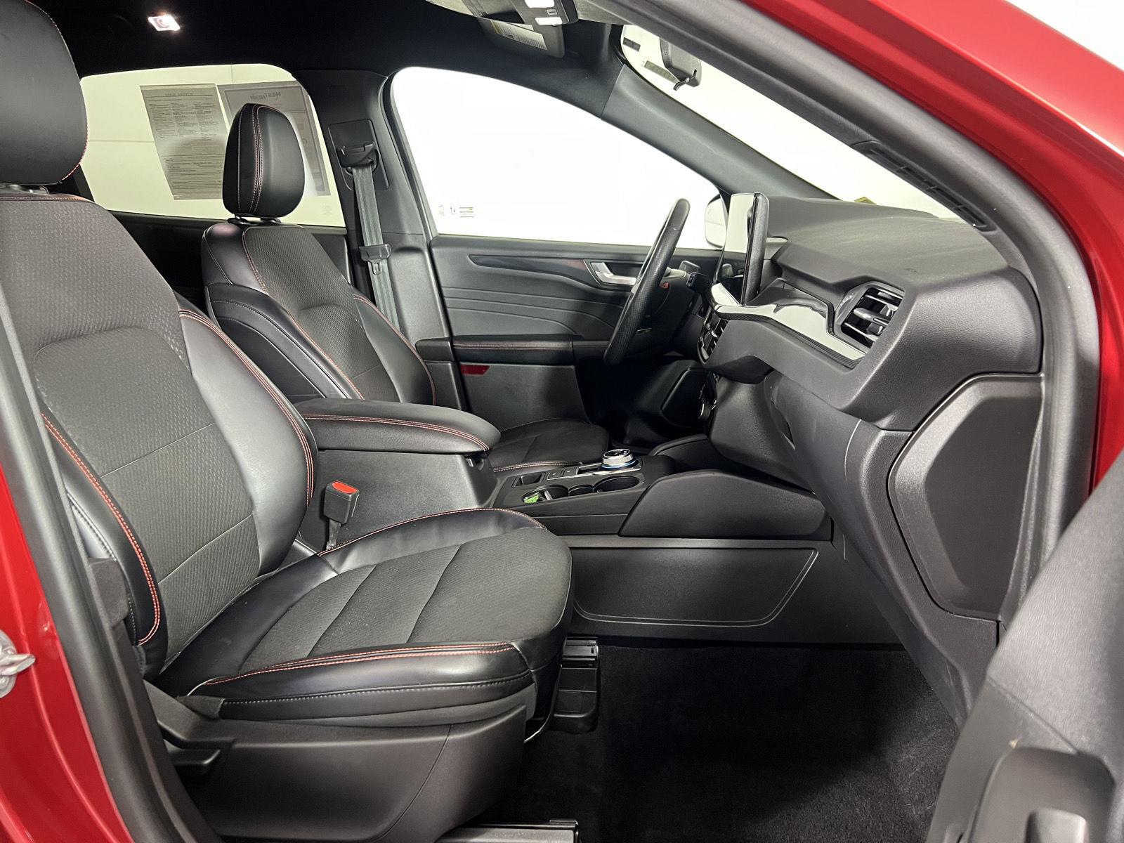 Used 2023 Rapid Red Metallic Tinted Clearcoat Ford ST-Line image 21