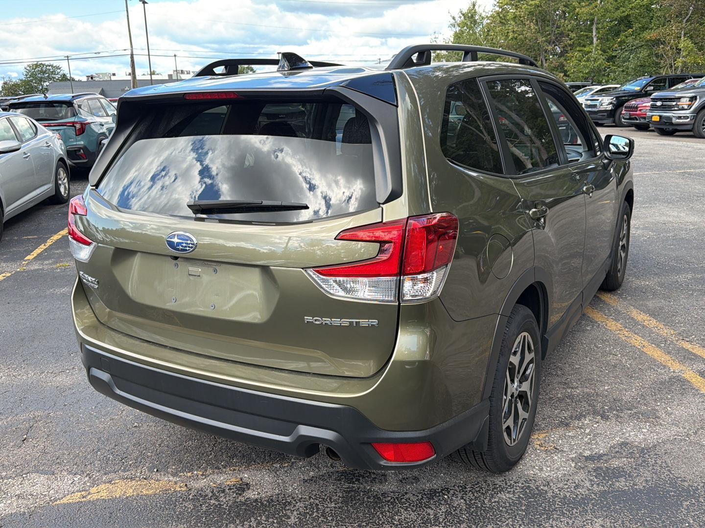 Used 2024 Autumn Green Metallic Subaru Premium image 11