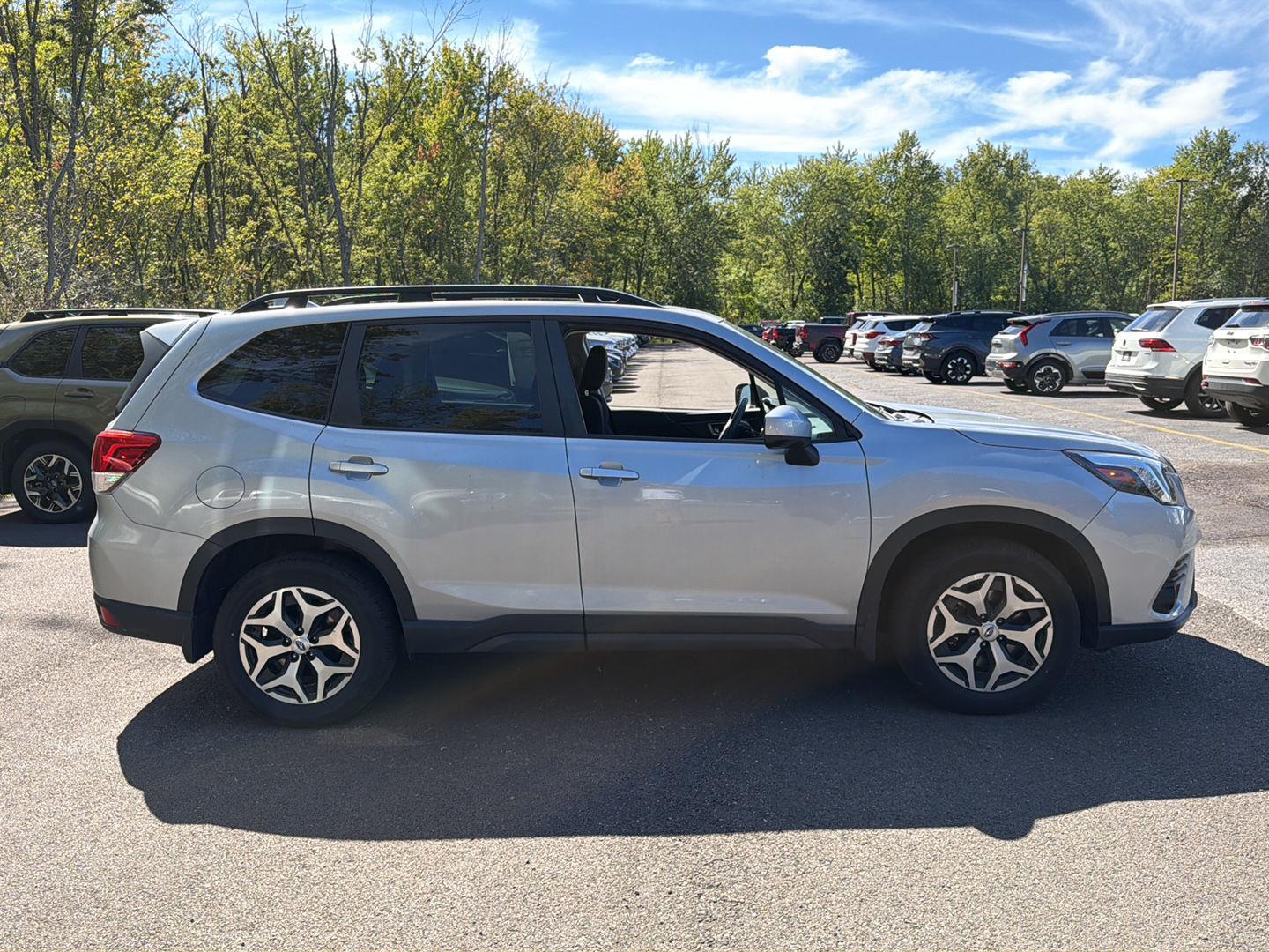 Used 2023 Ice Silver Metallic Subaru Premium image 7