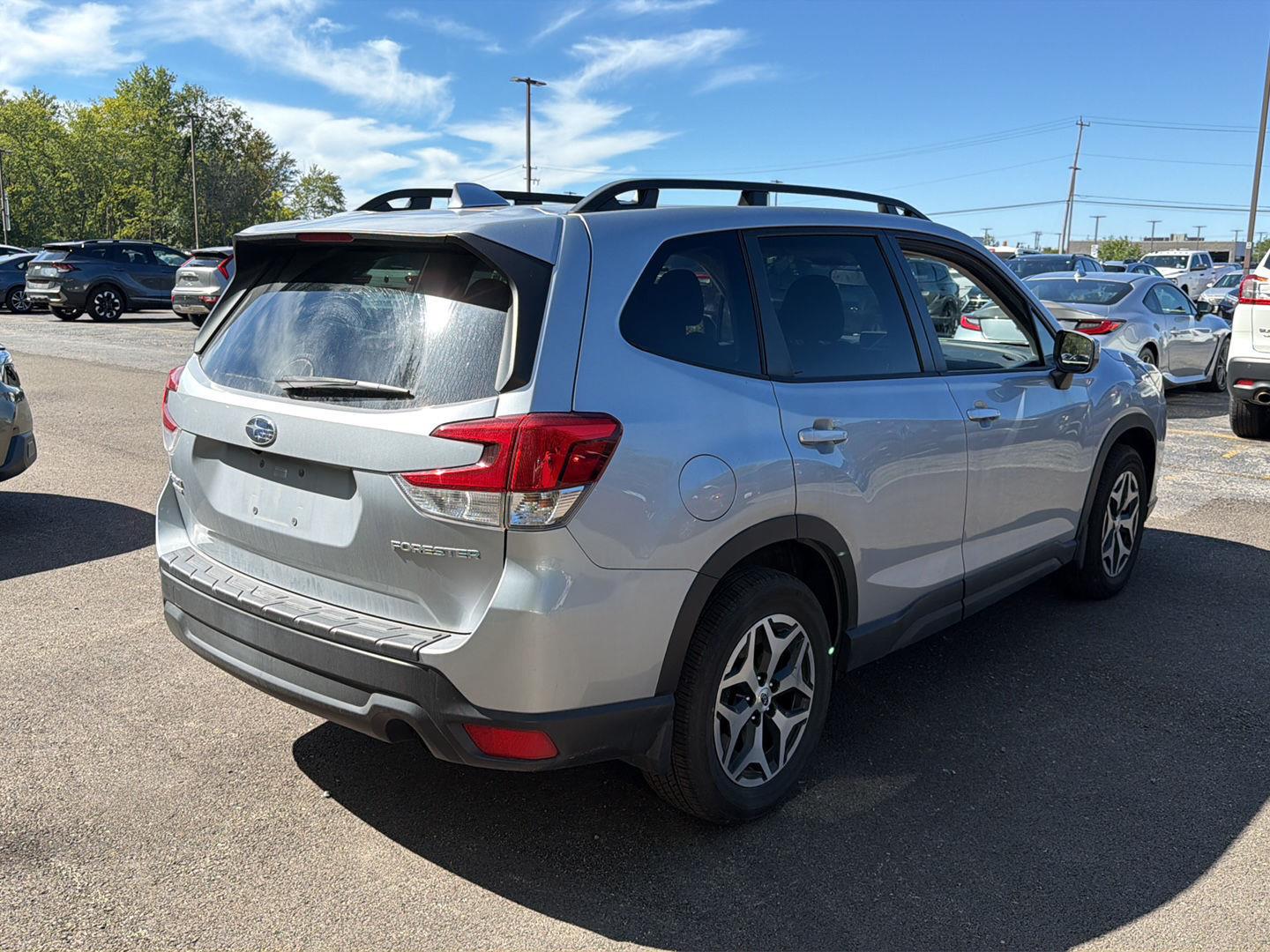 Used 2023 Ice Silver Metallic Subaru Premium image 8