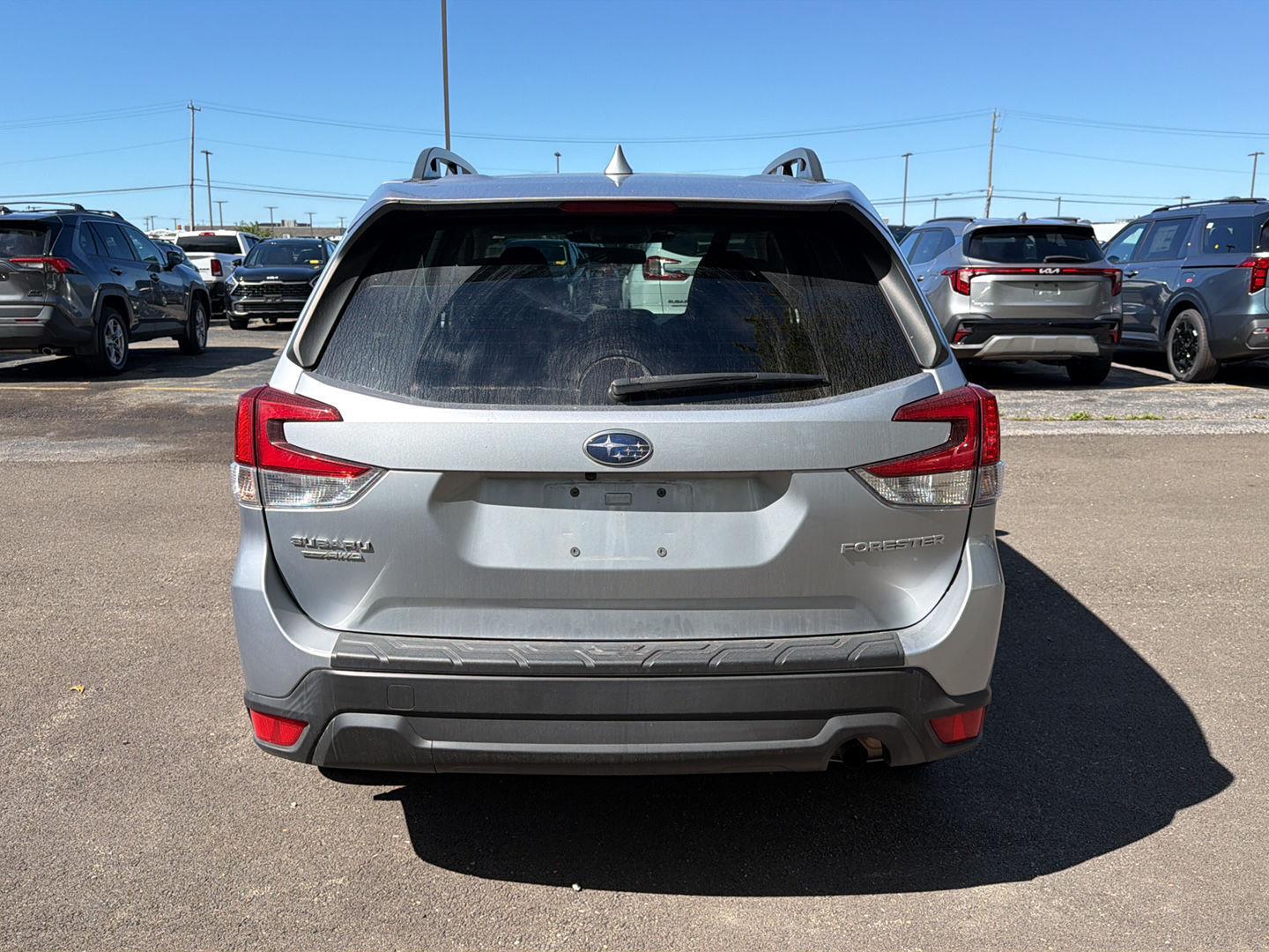 Used 2023 Ice Silver Metallic Subaru Premium image 9