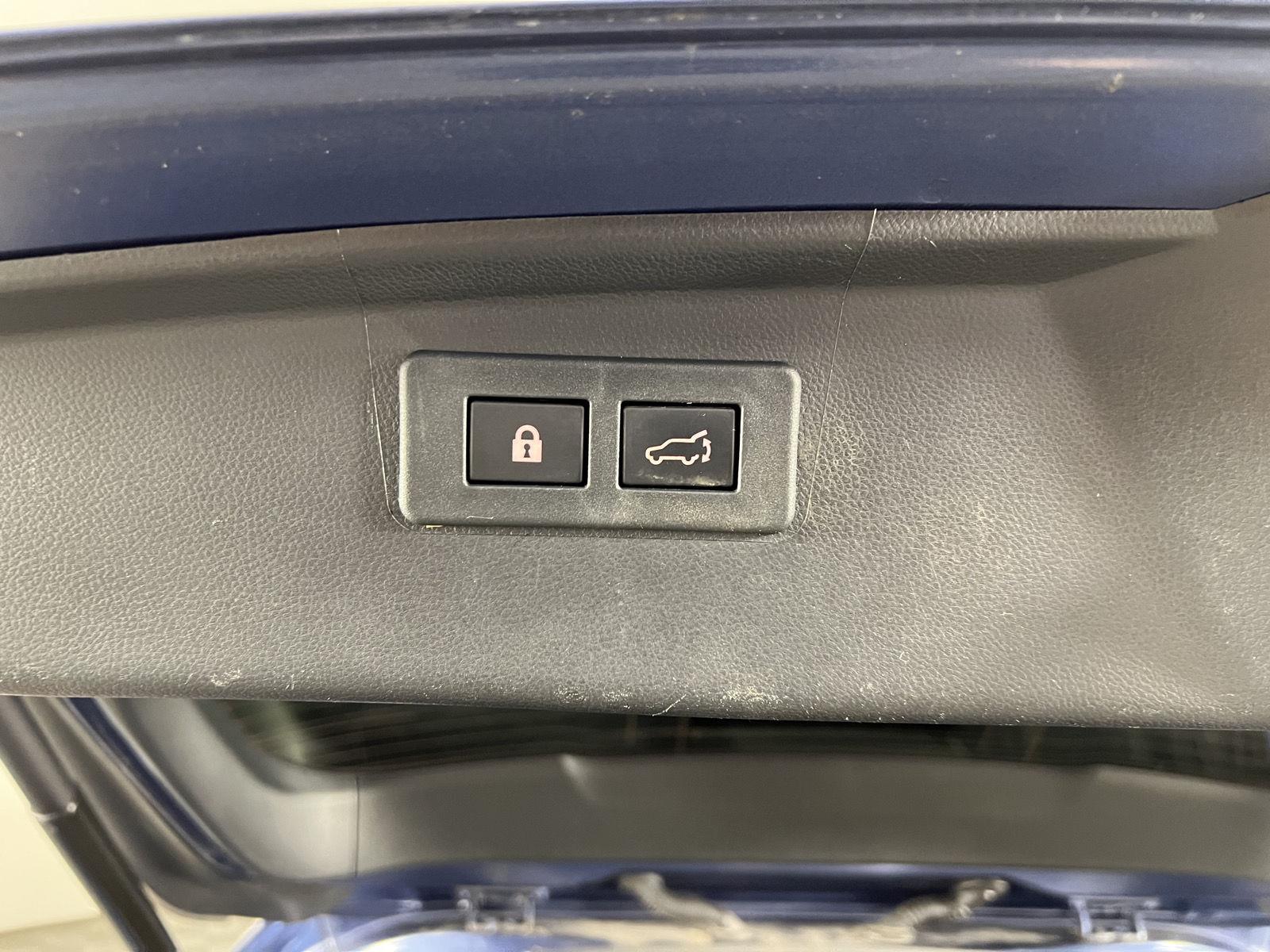 Used 2022 Abyss Blue Pearl Subaru Limited image 11