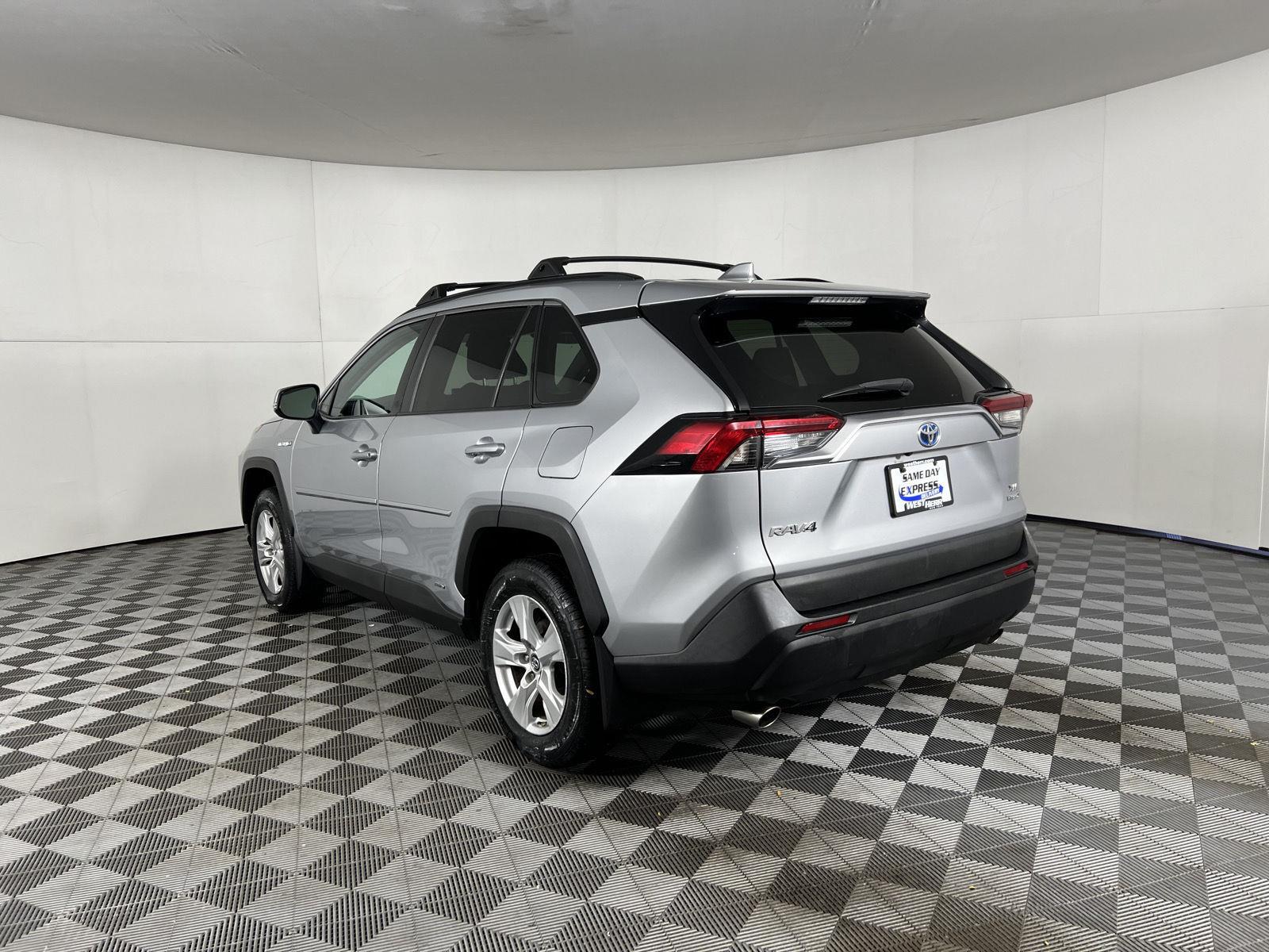 Used 2019 Silver Sky Metallic Toyota XLE image 7