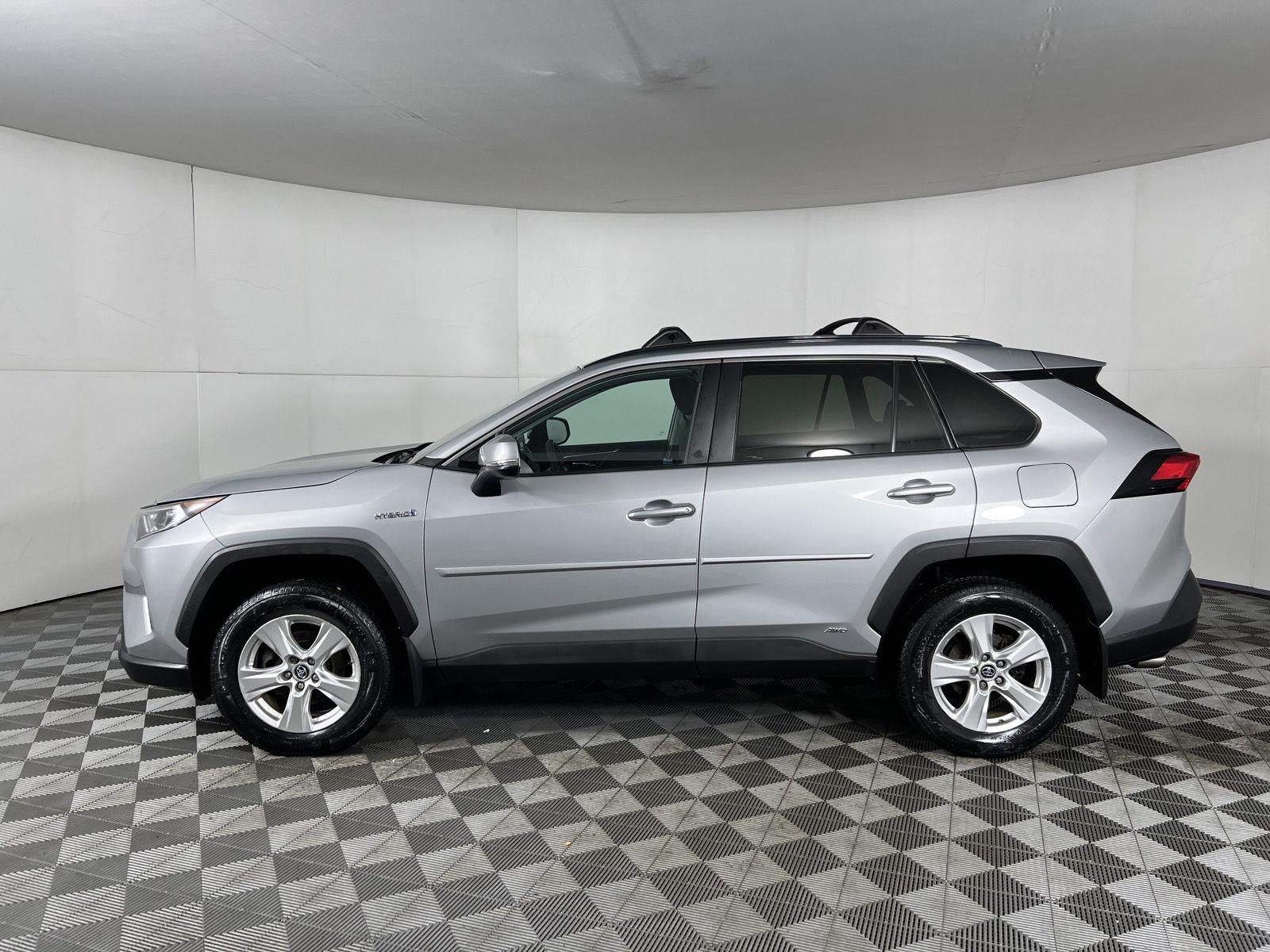 Used 2019 Silver Sky Metallic Toyota XLE image 16