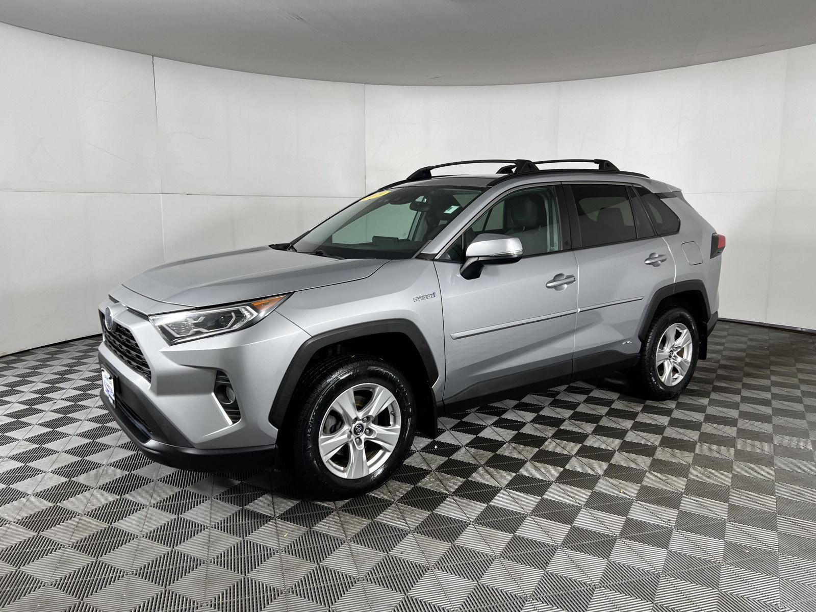 Used 2019 Silver Sky Metallic Toyota XLE image 17