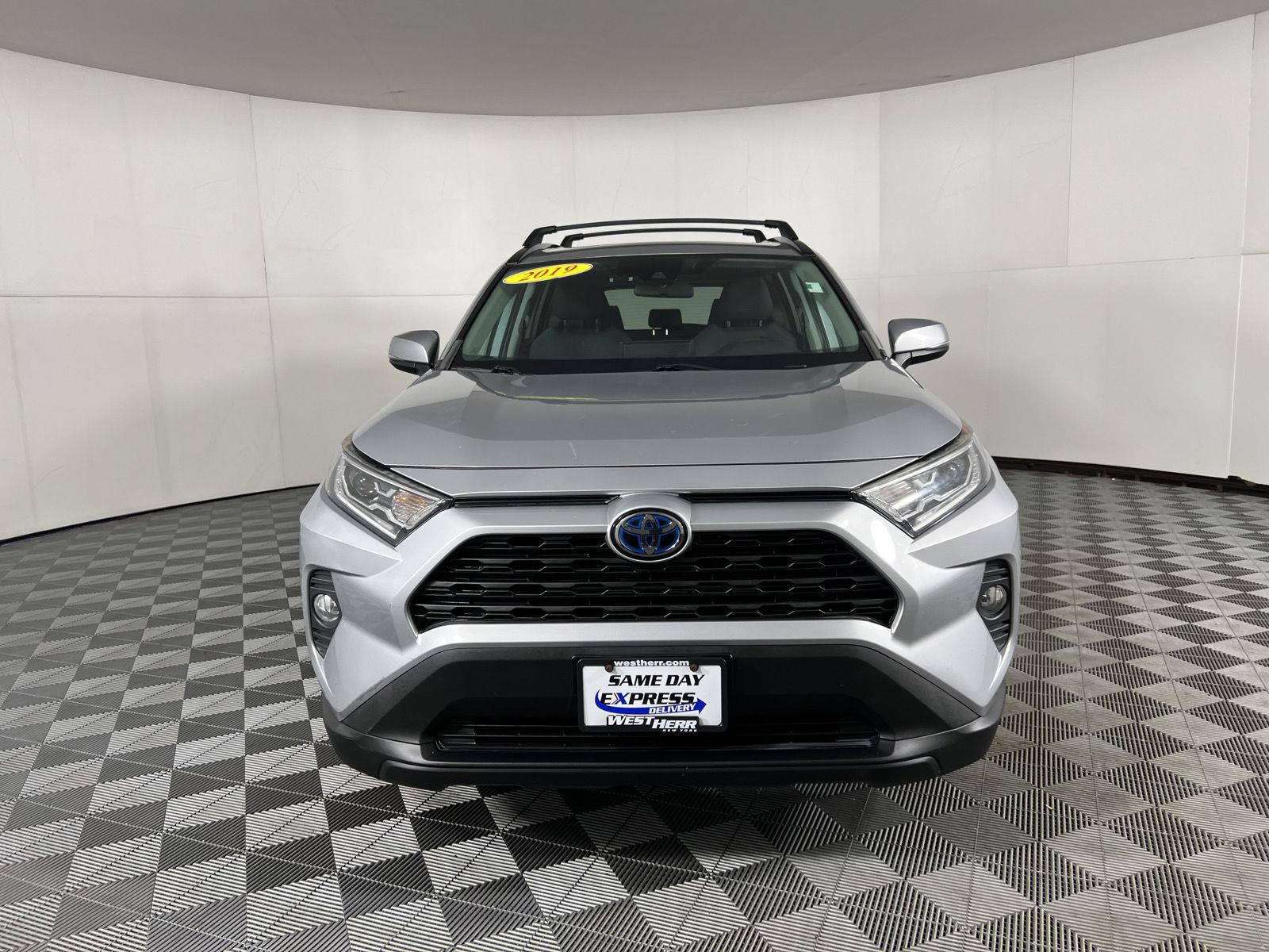 Used 2019 Silver Sky Metallic Toyota XLE image 18