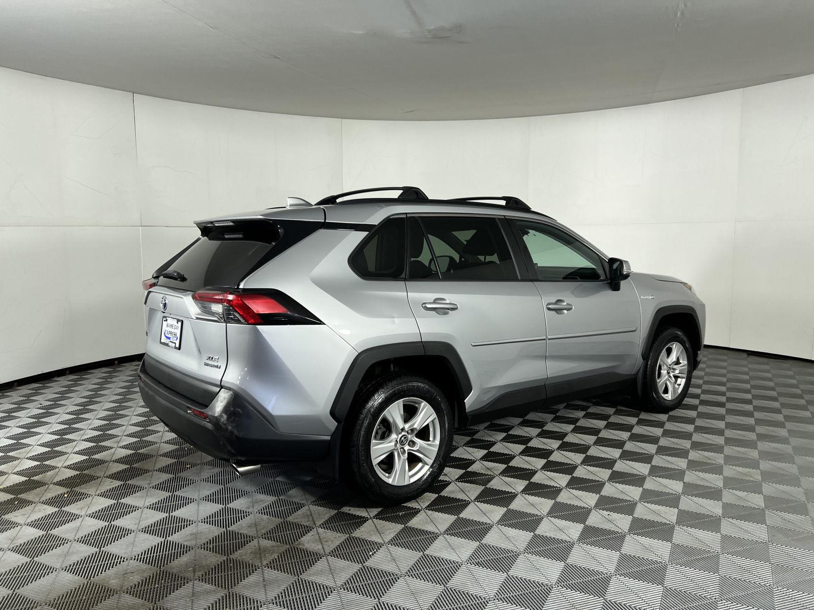 Used 2019 Silver Sky Metallic Toyota XLE image 20