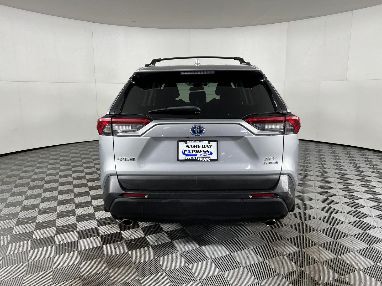 Used 2019 Silver Sky Metallic Toyota XLE image 22