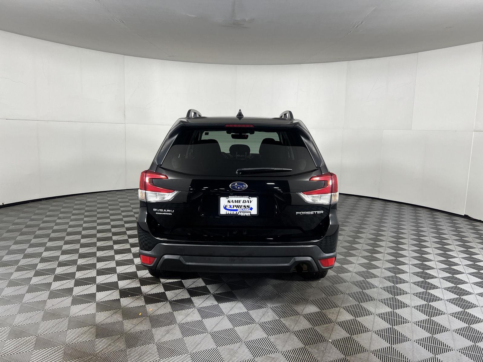 Used 2020 Crystal Black Silica Subaru Premium image 29
