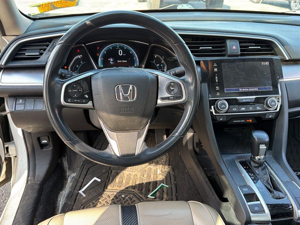 Used 2016 Wh Honda  image 2