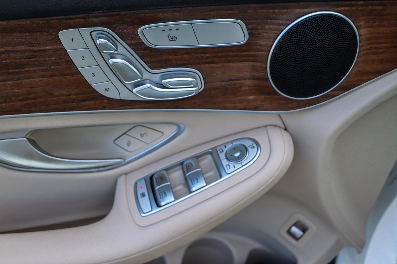 2021 Mercedes-Benz GLC GLC300 - Photo 31