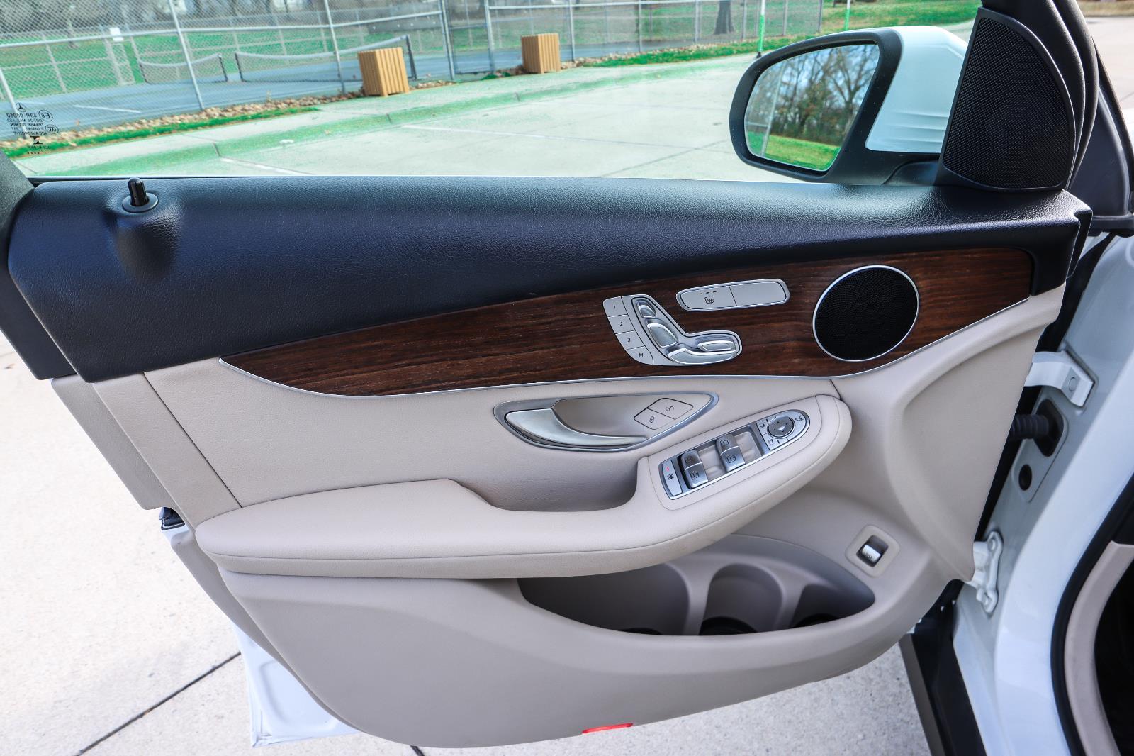2021 Mercedes-Benz GLC GLC300 - Photo 30