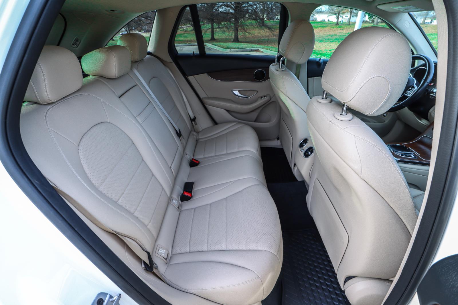2021 Mercedes-Benz GLC GLC300 - Photo 34