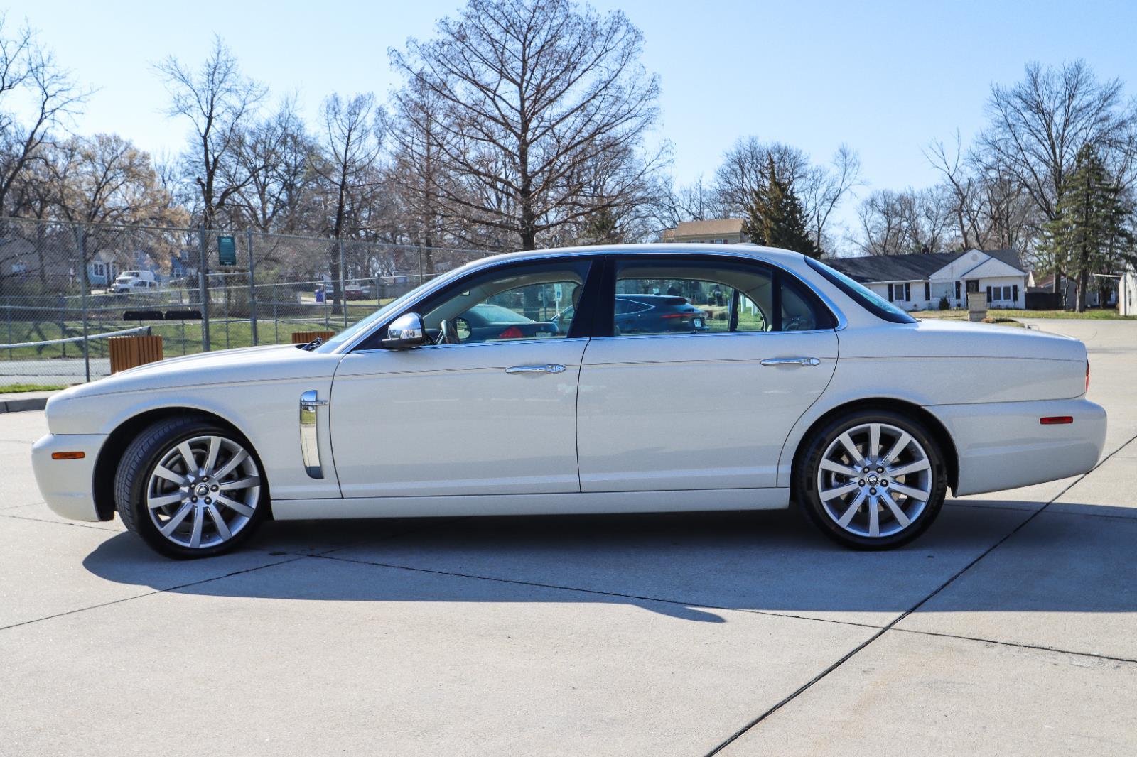 2008 Jaguar XJ-Series Vanden Plas - Country Hill