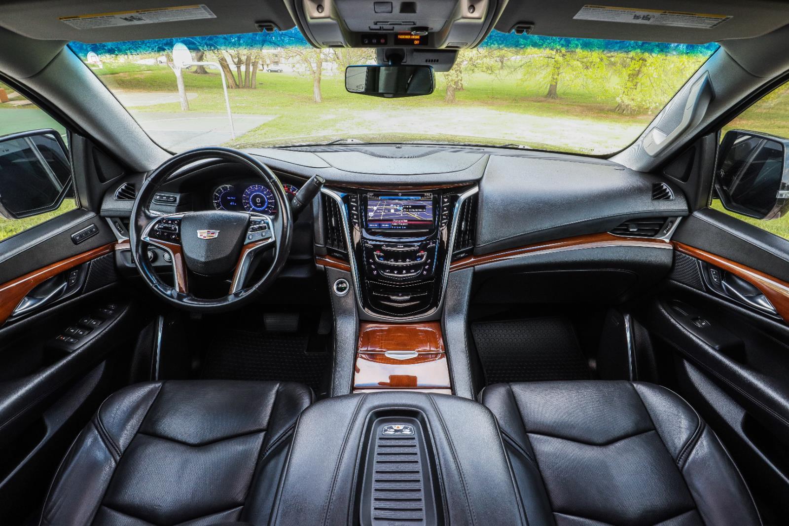 2018 Cadillac Escalade AWD Luxury's photo