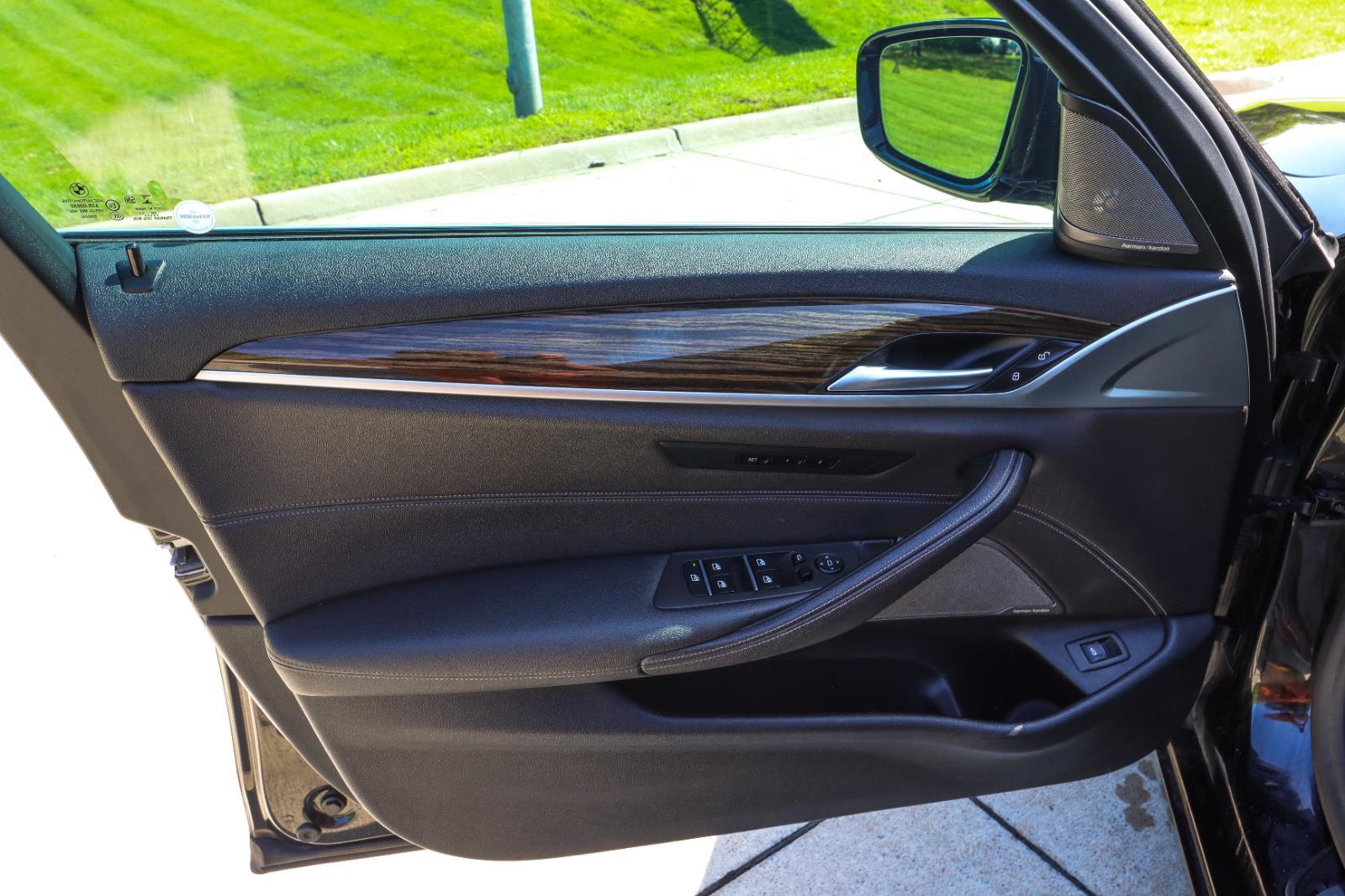 2021 BMW 5 Series 530i - Photo 36