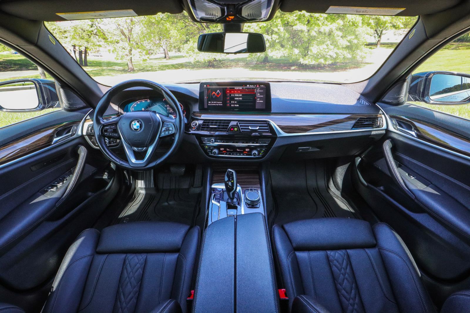 2021 BMW 5 Series 530i xDrive Sedan's photo